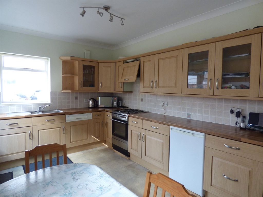 Property photo 2 of 17 Kitchen Diner