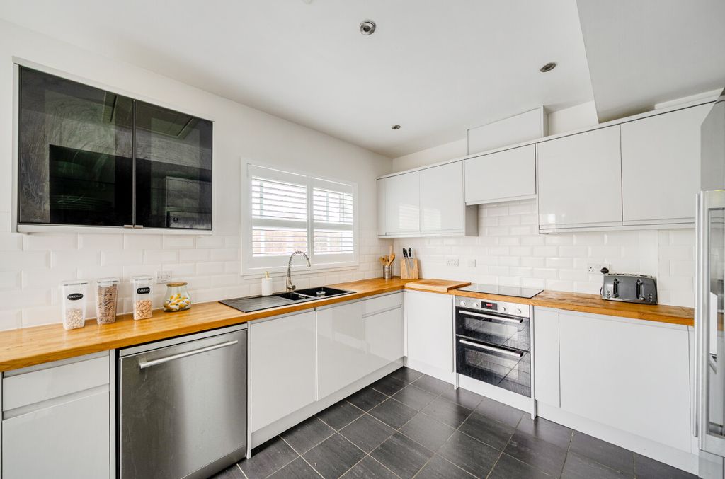 Property photo 2 of 19 1511780146Aa7F100582cc