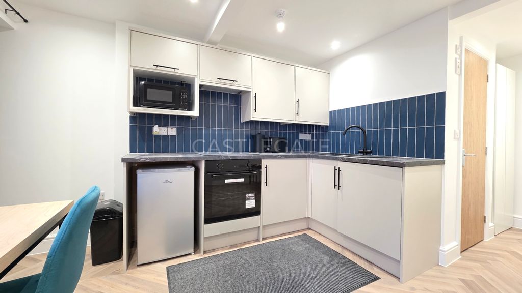 Property photo 3 of 10 The Flyboat, Flat 2, 6 Colne Street, Huddersfield, HD1 3Bs (10)