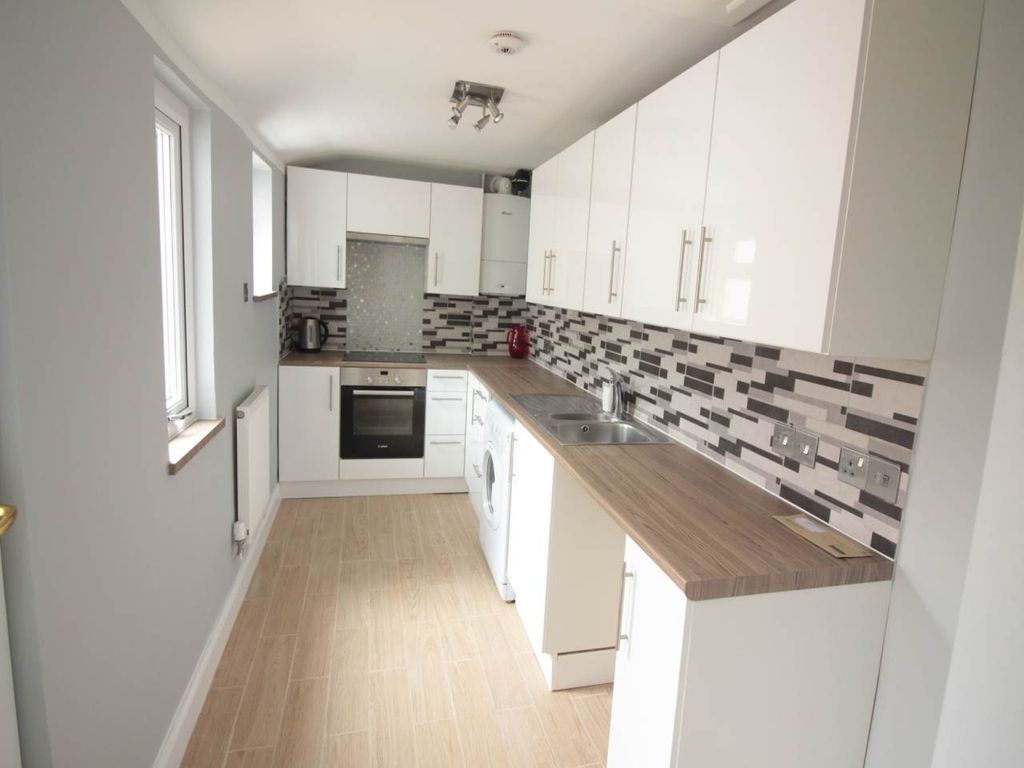 Property photo 2 of 9 Kitchen