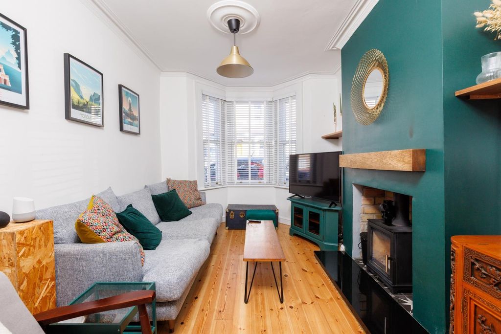 Property photo 1 of 28 31 Hengaston Street-25.Jpg
