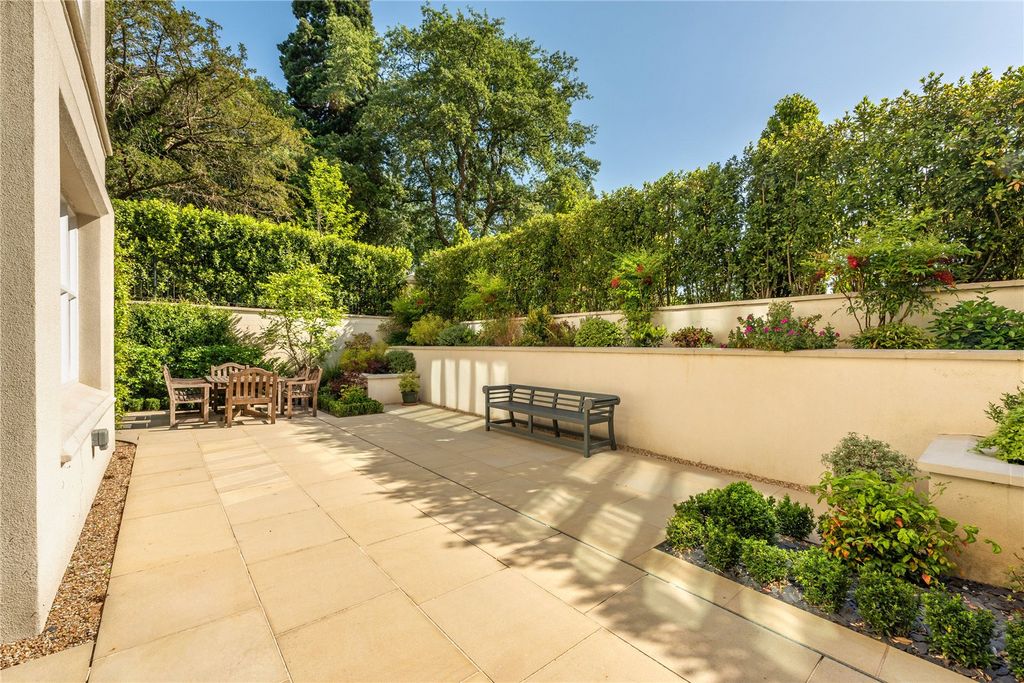 Additional image 8 of 3 bed flat for saleWestcott Road, Dorking, Surrey RH4