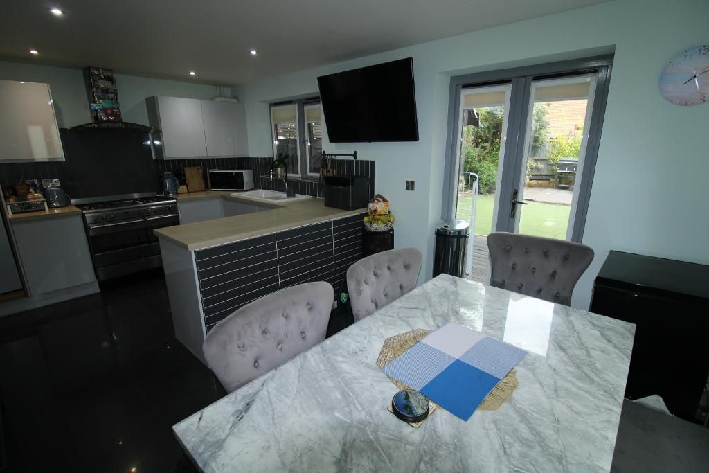Property photo 3 of 14 Kitchen / Diner