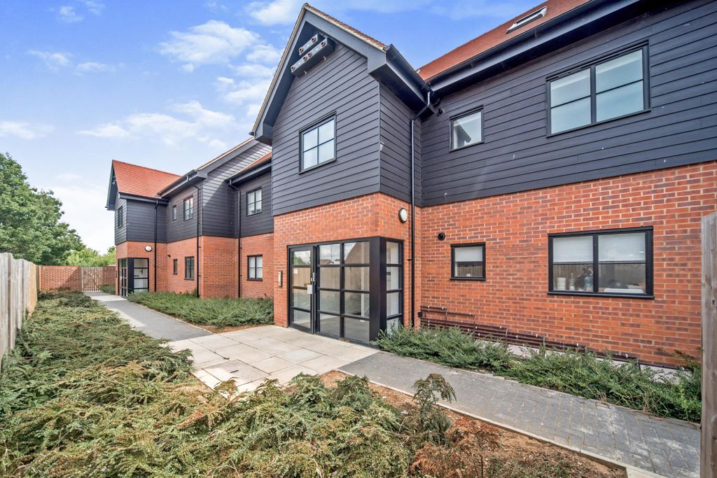 Property photo 1 of 6 9 Selwin Place (1)