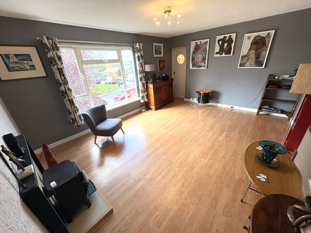 Property photo 3 of 14 Lounge.1