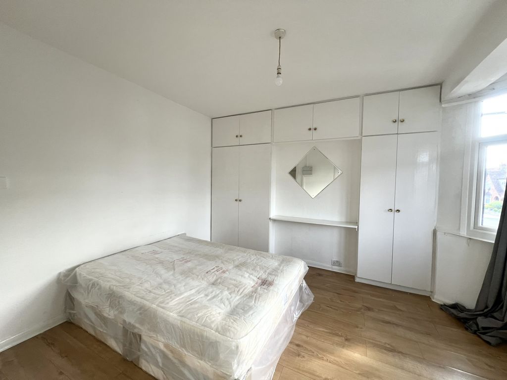 Property photo 1 of 5 Studio Flat Available To Rent In Mitcham