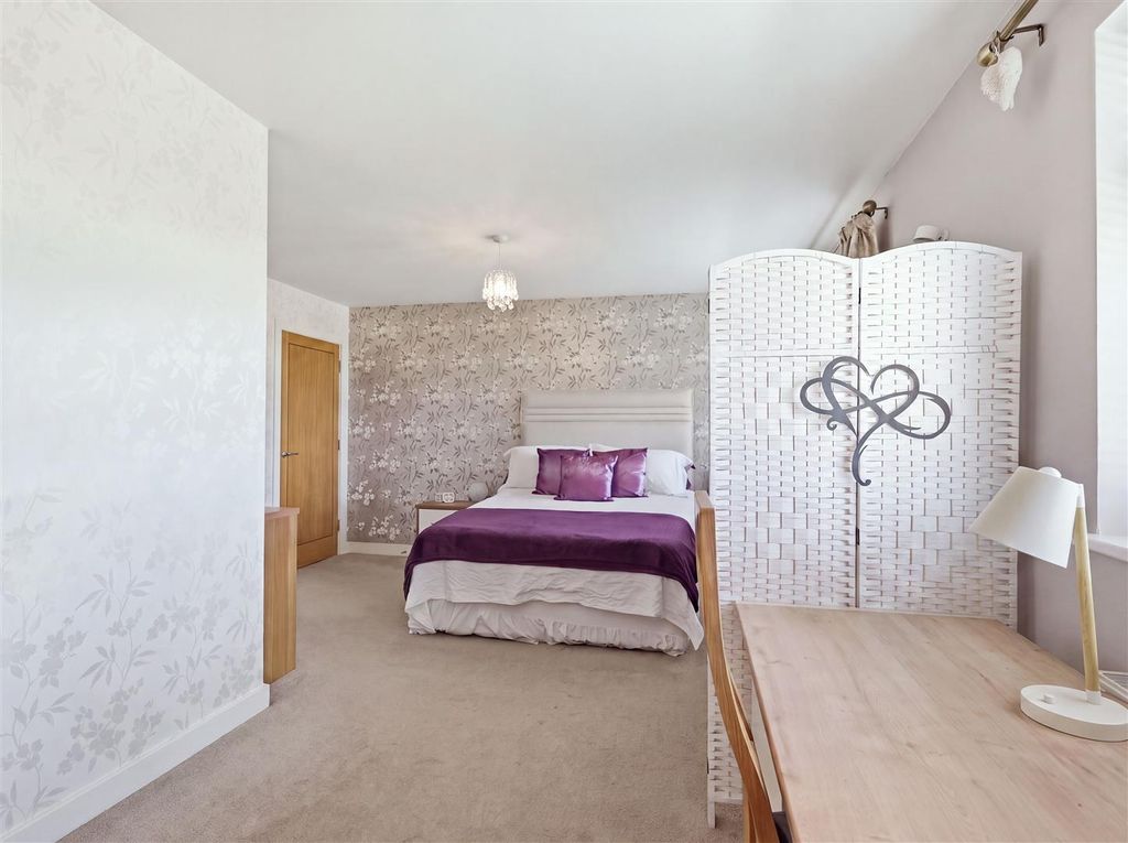 Property photo 1 of 33 Bedroom 1