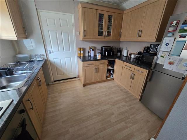 Property photo 3 of 6 Kitchen