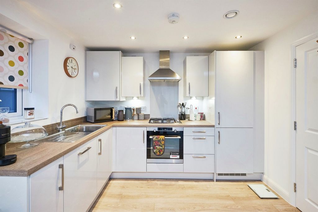 Property photo 3 of 13