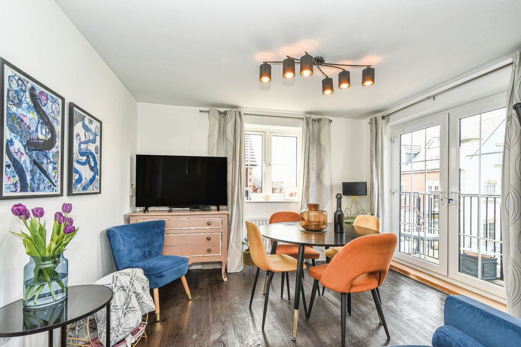 Property photo 3 of 11