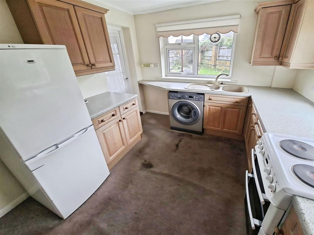 Property photo 3 of 21 Kitchen