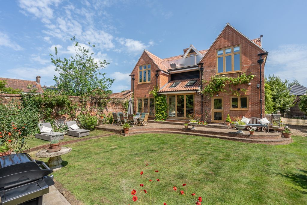 Property photo 1 of 34