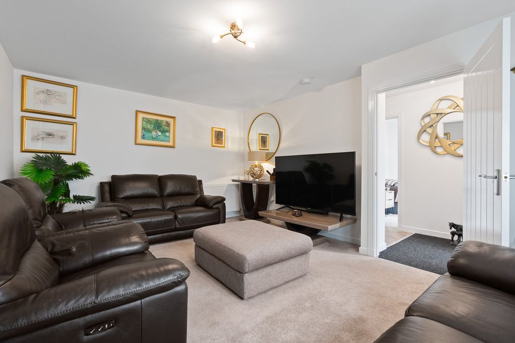 Property photo 2 of 34