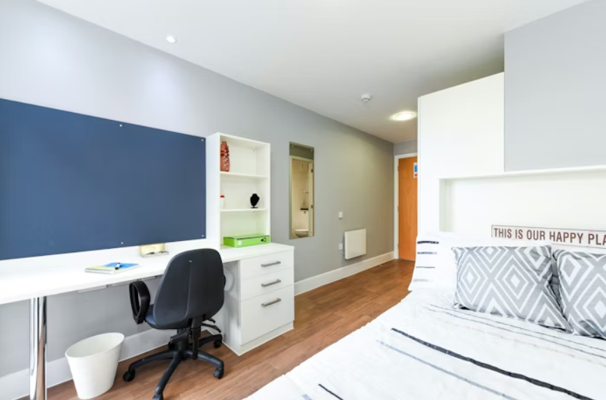 Property photo 1 of 50