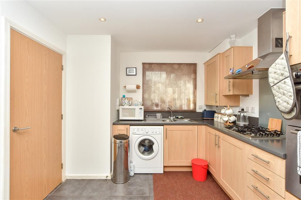 Property photo 2 of 9 Kitchen