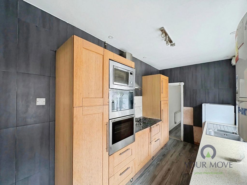 Property photo 3 of 16 Kitchen