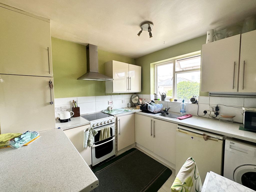 Property photo 2 of 7 Kitchen