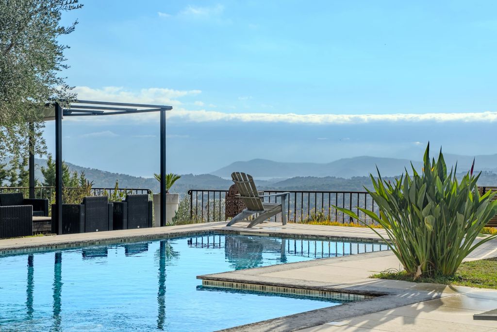 Property photo 2 of 28