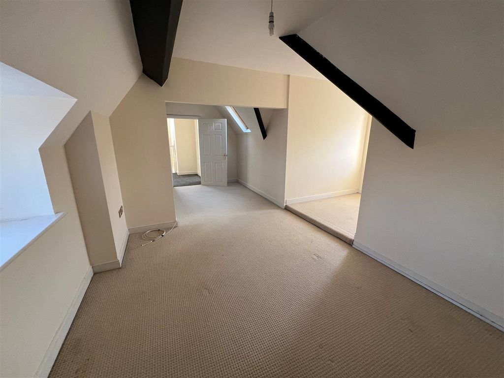 Property photo 3 of 10 Bed 2.Jpg