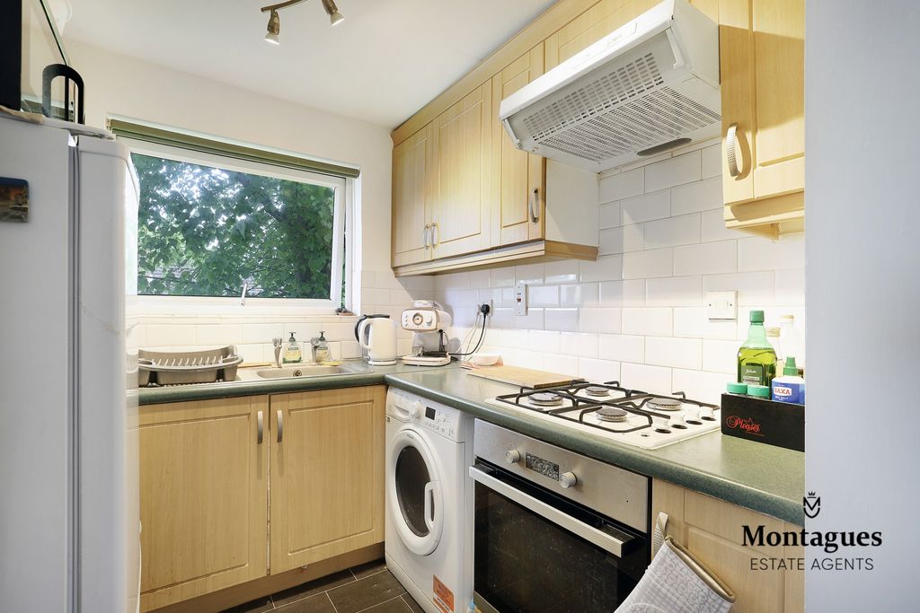 Property photo 3 of 13 Photo 6
