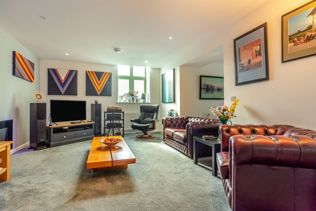 Property photo 3 of 22