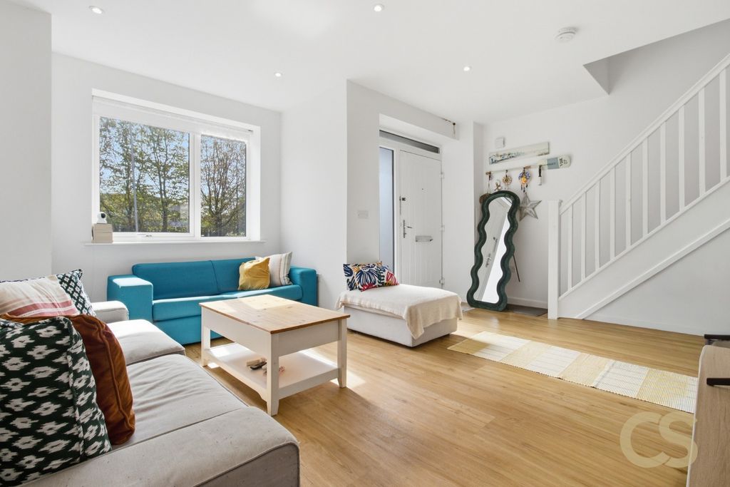 Property photo 2 of 17 5424034