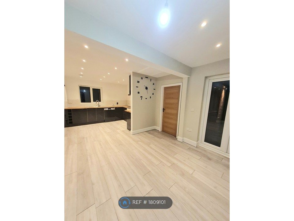 Property photo 1 of 18 Kitchen