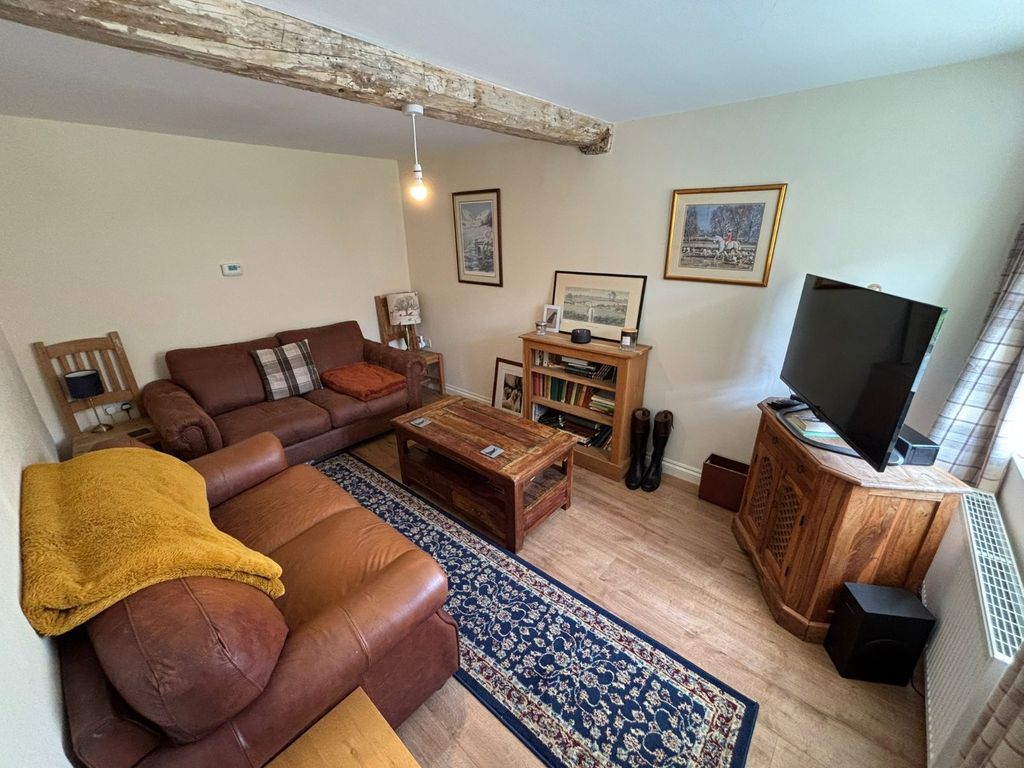 Property photo 2 of 14 Lounge