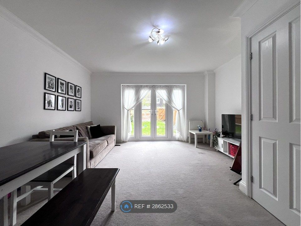 Property photo 2 of 16 Living Room