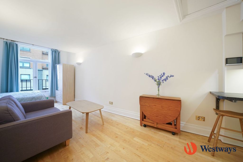 Property photo 1 of 6 Studio