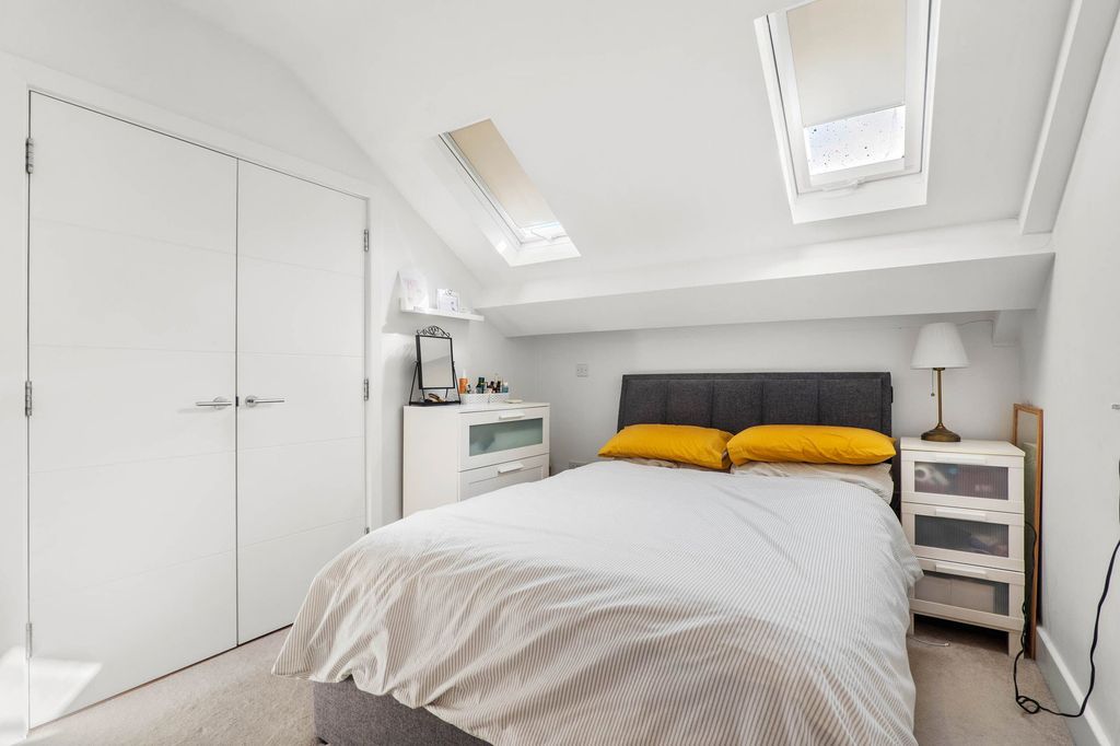 Additional image 6 of 3 bed flat for saleApartment 16, Parian House, Princes Drive, Diglis, Worcester. WR1