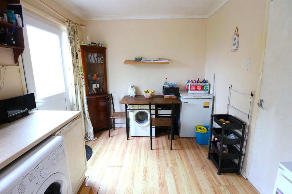 Property photo 2 of 11 Kitchen/Diner