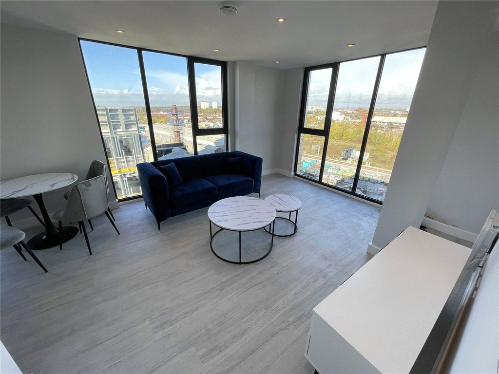 Property photo 1 of 6 Lounge