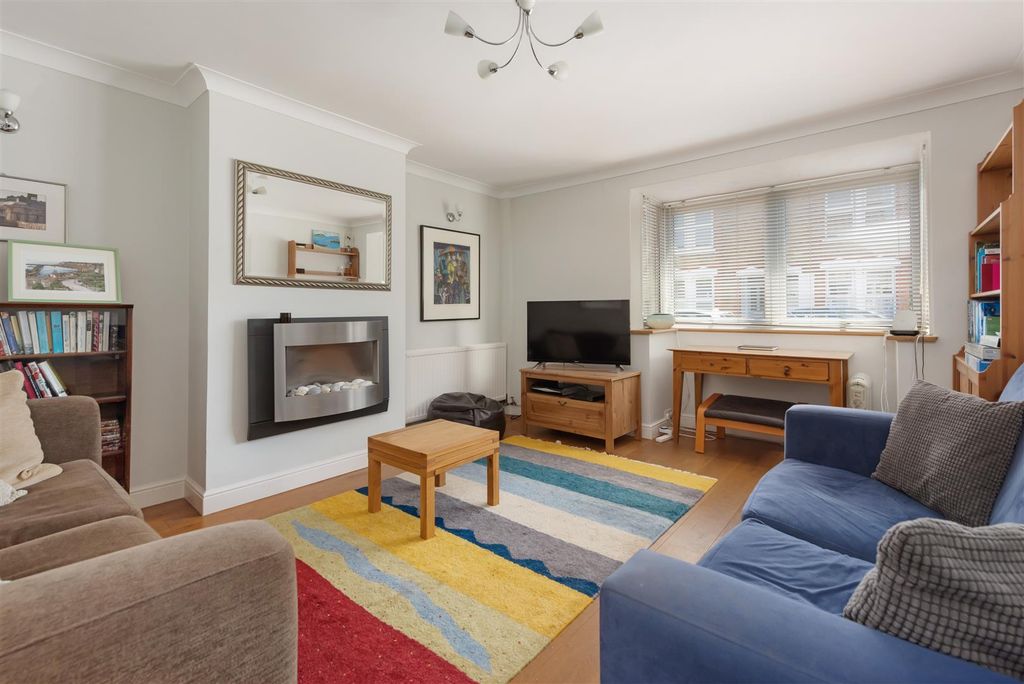 Property photo 3 of 16 Warwick Road, Whitstable