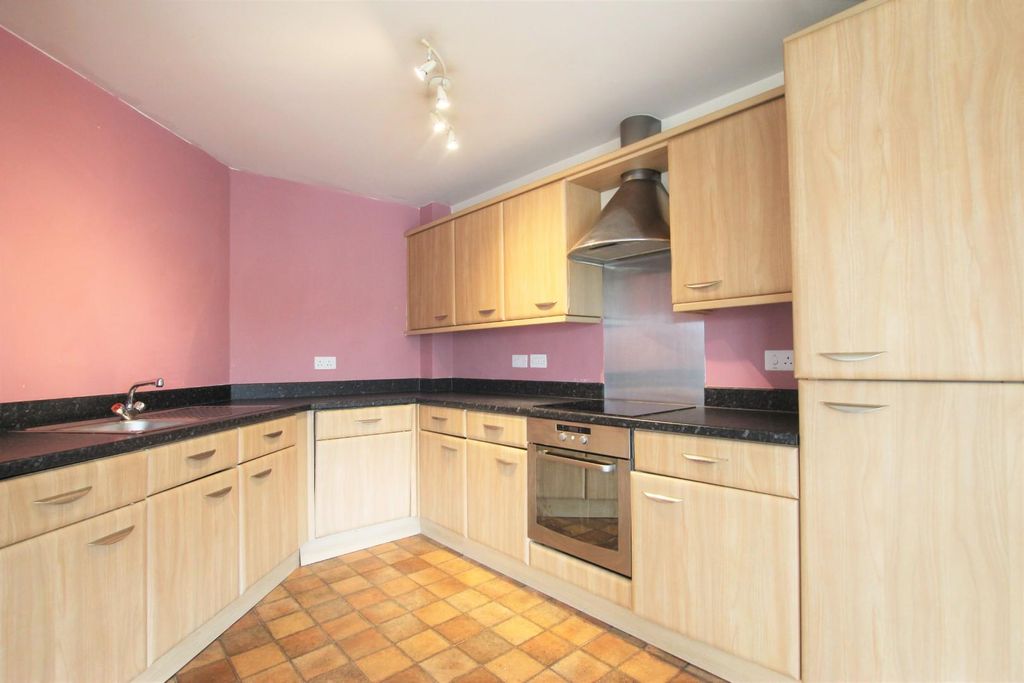 Property photo 2 of 9 Kitchen