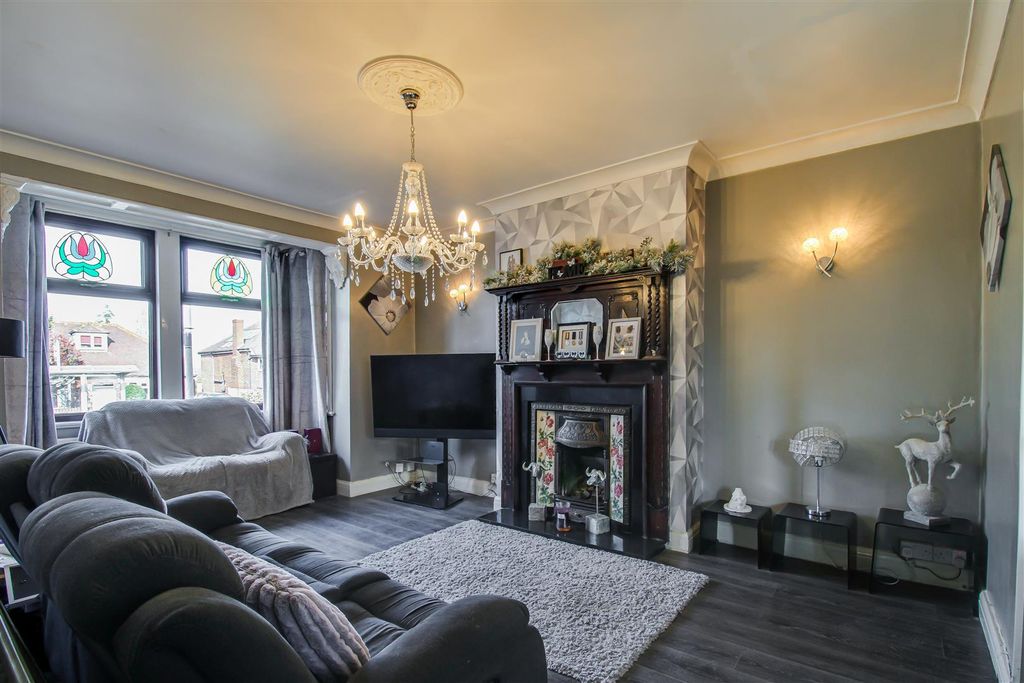 Property photo 3 of 11 Living Room