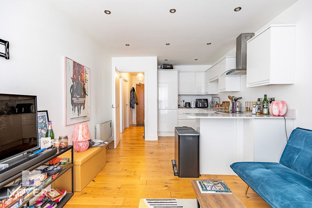 Property photo 3 of 6