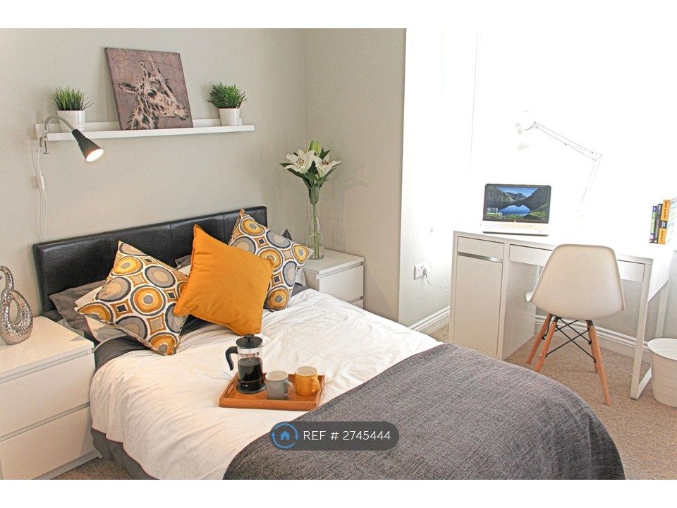 Property photo 2 of 15 Great Desk Space & Super Fast Internet