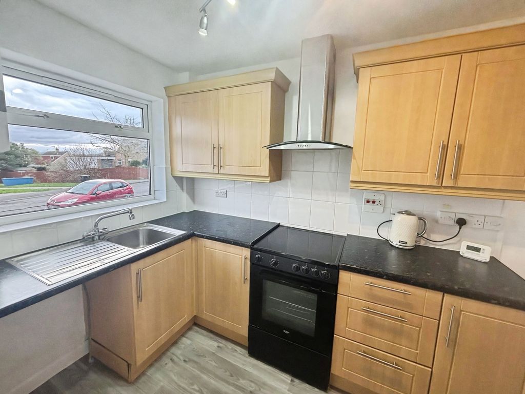 Property photo 2 of 19 B53B6329-15A 20Runnymede 2014