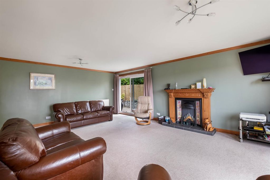 Property photo 3 of 43