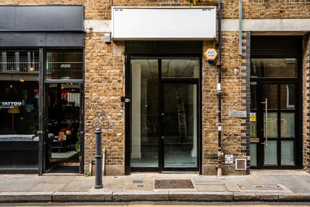 Property photo 2 of 13 Princelet St U4D - Low Res 3.Jpg