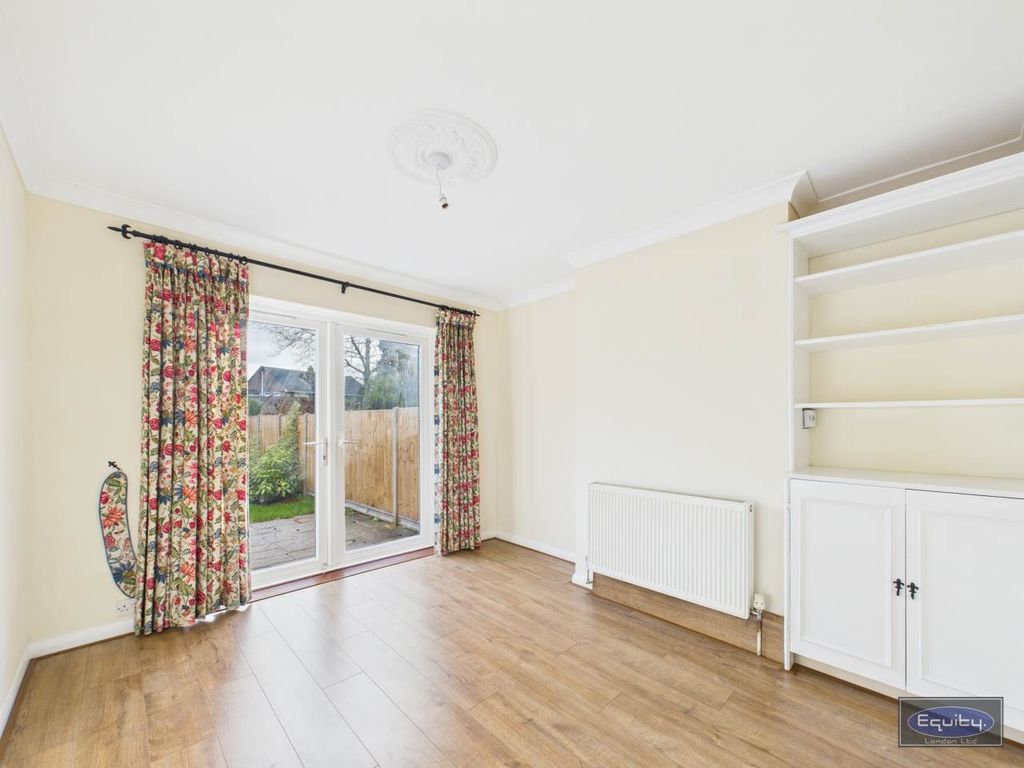 Property photo 3 of 20 Lounge