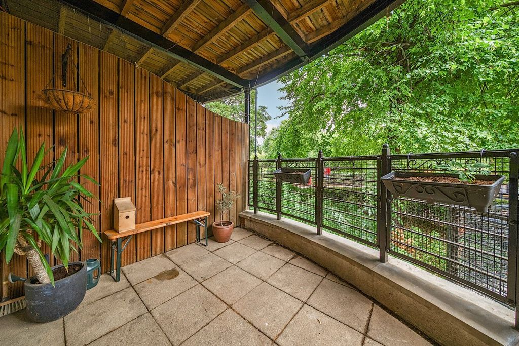Property photo 2 of 15 Picture No. 12