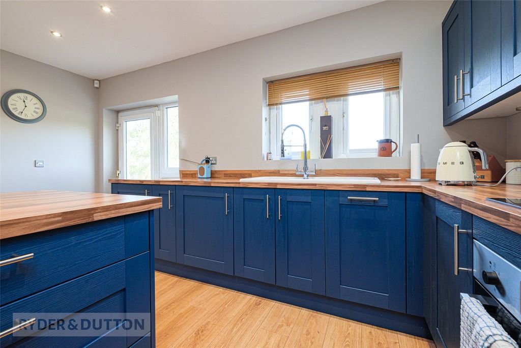 Property photo 3 of 17 Kitchen