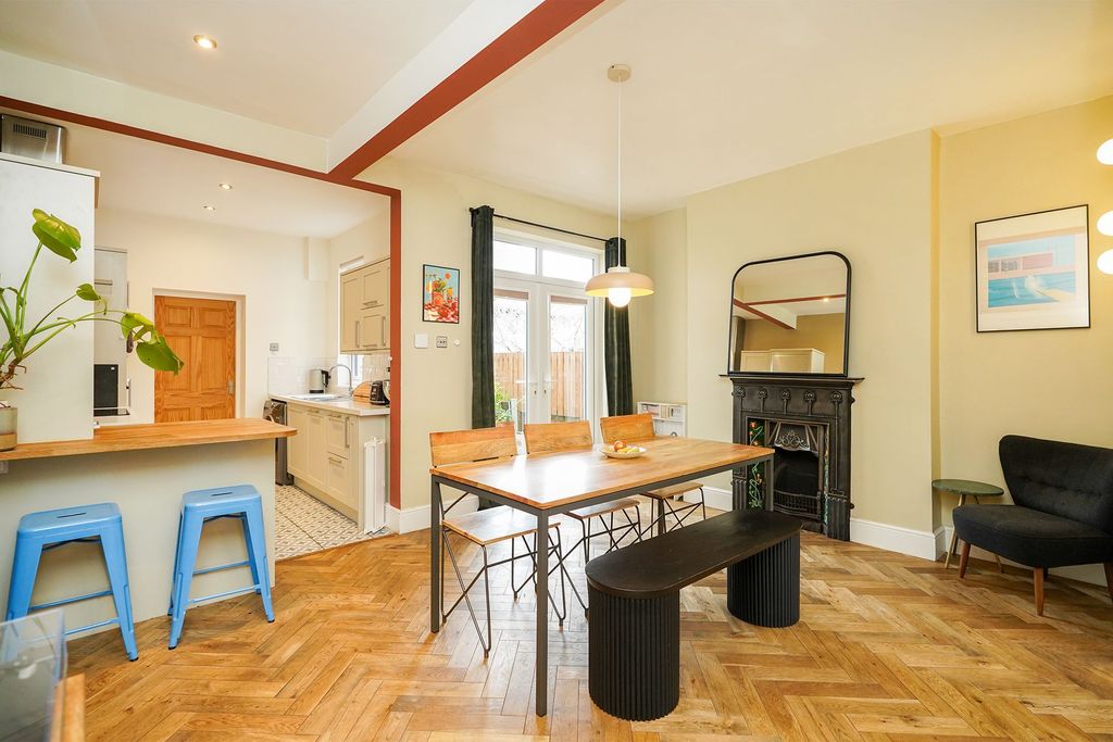 Property photo 1 of 28