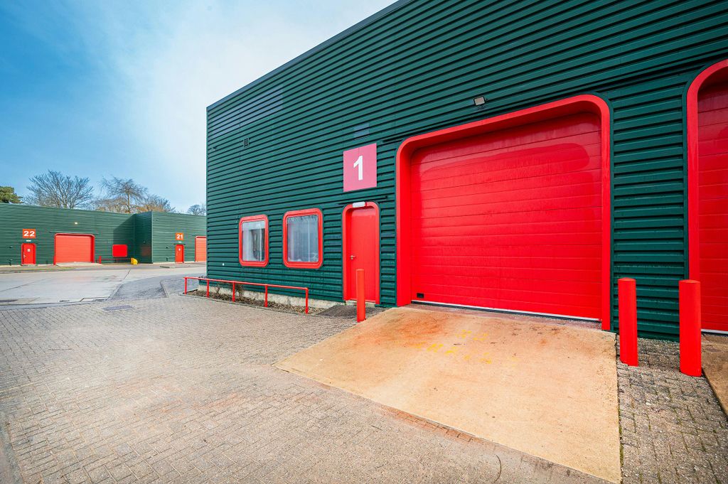 Property photo 2 of 8 Riverpark Industrial Estate_011.Jpg