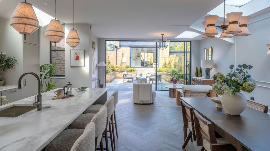 Property photo 1 of 28