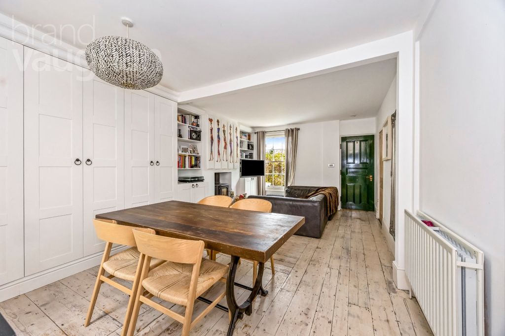 Property photo 3 of 21 Picture No. 01