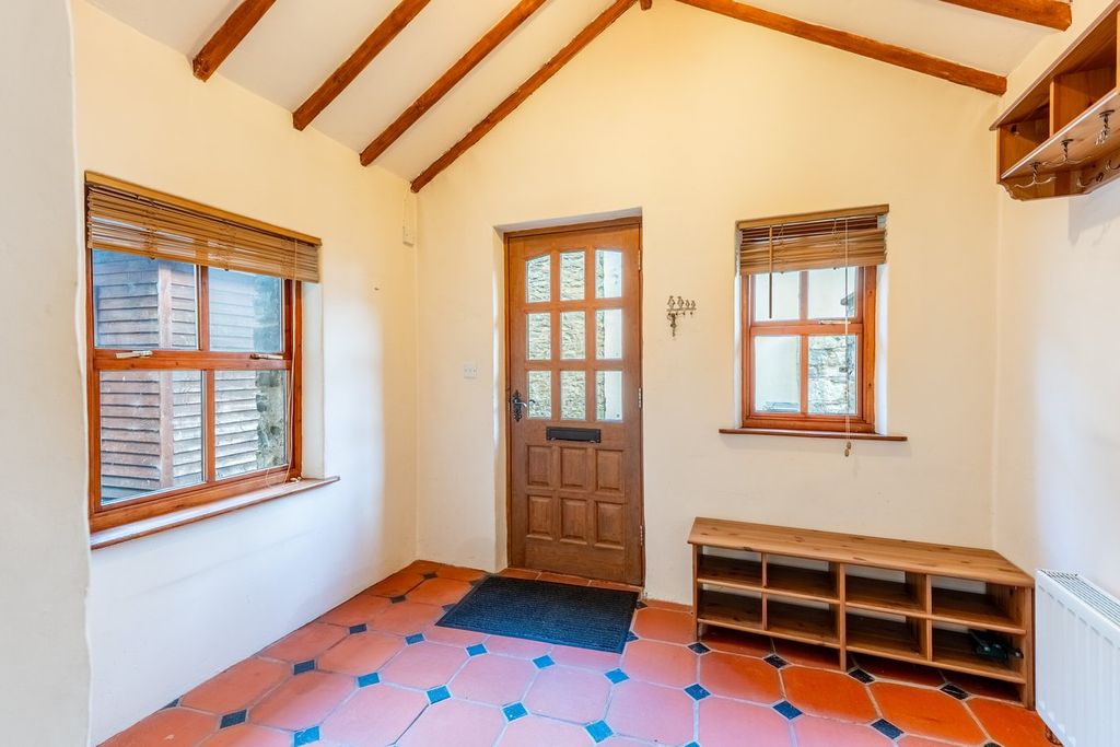 Property photo 2 of 20