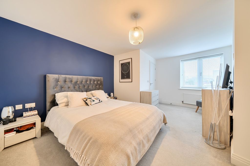 Property photo 3 of 19 1417527-13-69A80A...